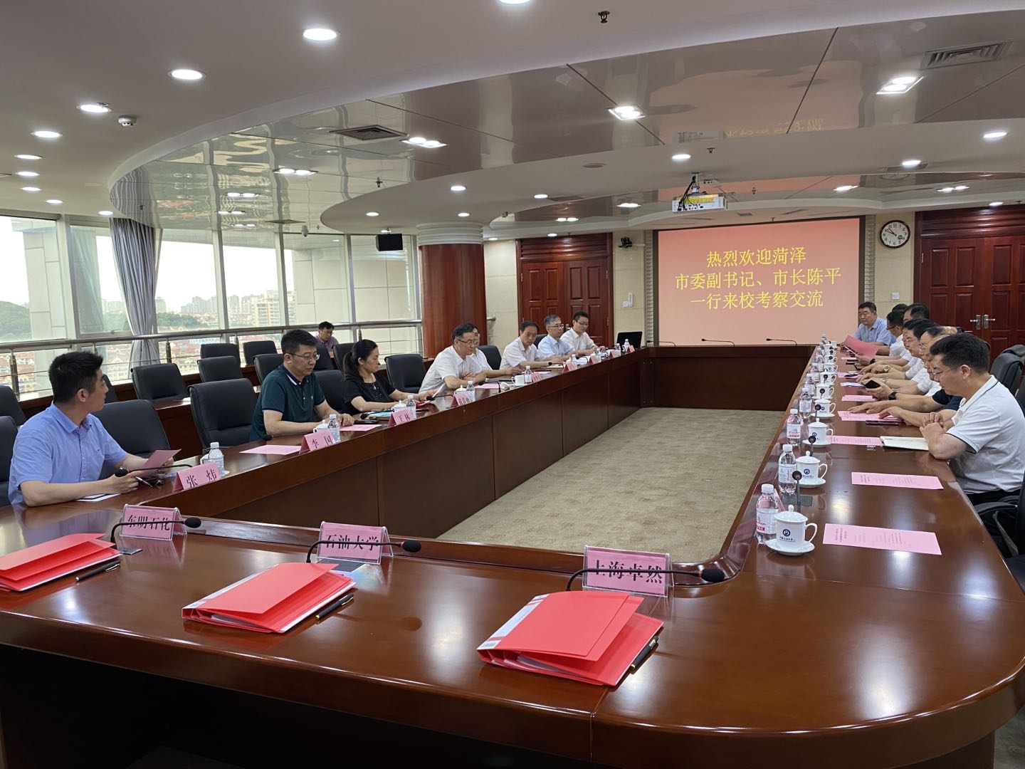 上海918博天堂、东明石化、中国石油大学三方签订《原油催化裂解制乙烯丙烯（UPC）技术工业试验与推广许可协议》